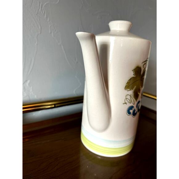 Vintage 1968 Blue Grapes Tea Coffee Pot by Harmony House made in Japan Ironstone - Picture 4 of 14